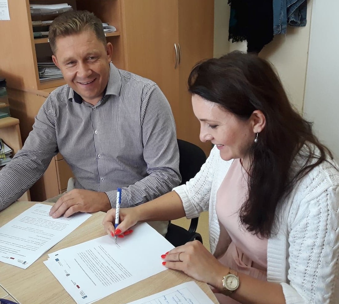 Podpisanie umowy z rodziną wspierającą, Miejsko-Gminny Ośrodek Pomocy Społecznej w Łopusznie