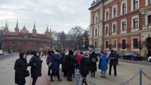 Seniorzy na Jarmarku Bożonarodzeniowym w Krakowie, Miejsko-Gminny Ośrodek Pomocy Społecznej w Łopusznie