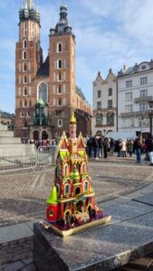 Seniorzy na Jarmarku Bożonarodzeniowym w Krakowie, Miejsko-Gminny Ośrodek Pomocy Społecznej w Łopusznie