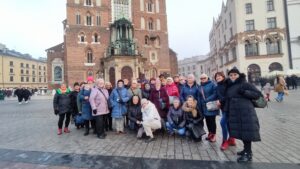 Seniorzy na Jarmarku Bożonarodzeniowym w Krakowie, Miejsko-Gminny Ośrodek Pomocy Społecznej w Łopusznie
