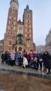 Seniorzy na Jarmarku Bożonarodzeniowym w Krakowie, Miejsko-Gminny Ośrodek Pomocy Społecznej w Łopusznie